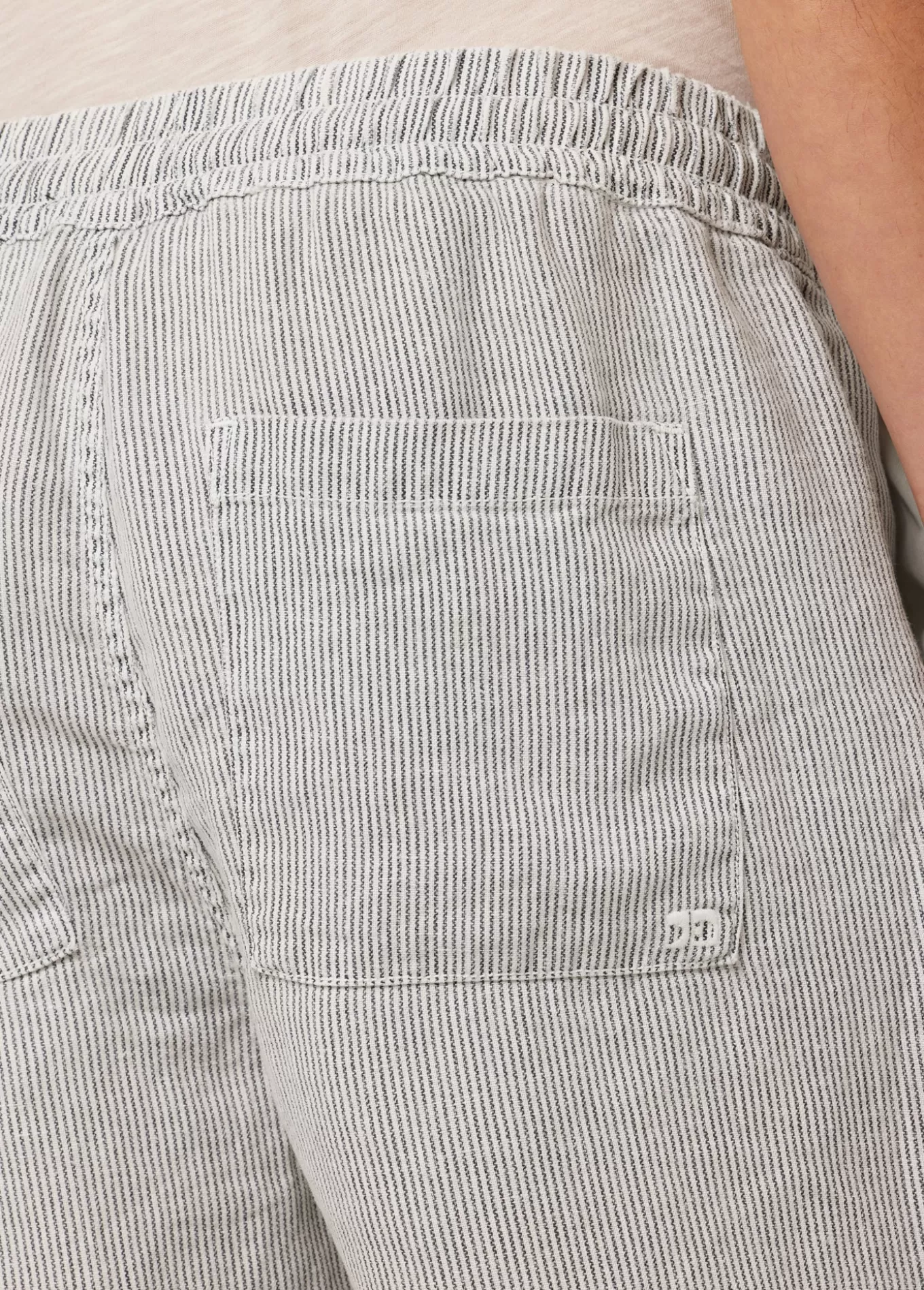 linen_drawstring_short_107.webp Joe’s Jeans LINEN DRAWSTRING SHORT