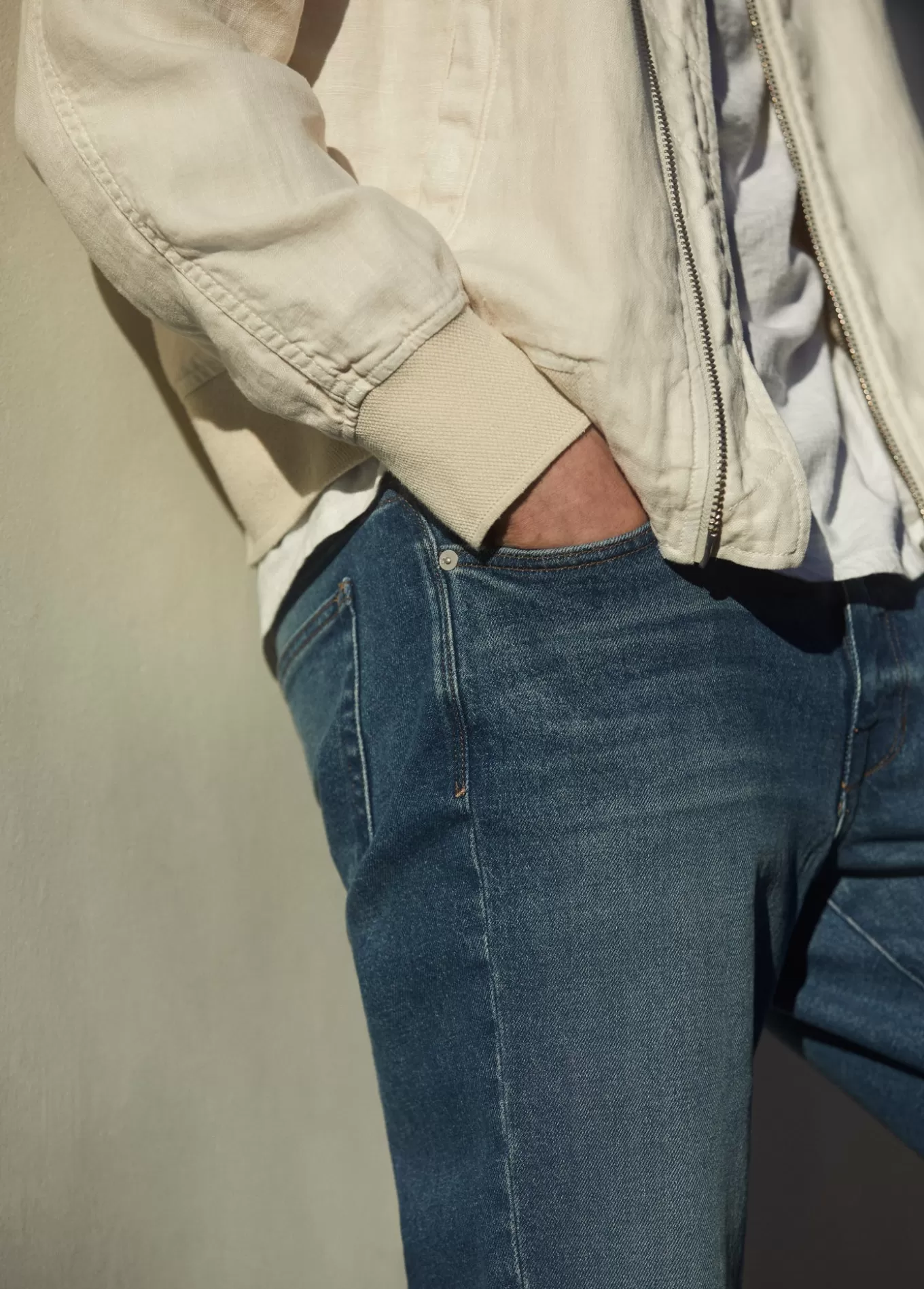 ray_linen_bomber_528.webp Joe’s Jeans RAY LINEN BOMBER